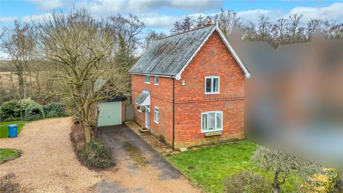 3 Bedroom Link Detached House For Sale In Beauclerk Green, Winchfield, Hook, Hampshire, RG27