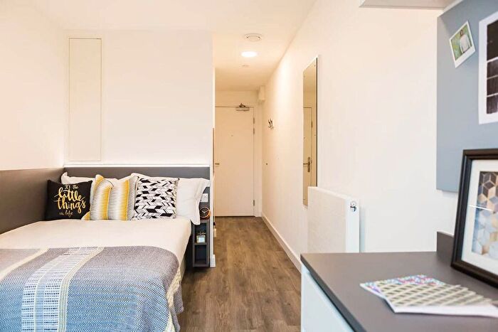 Studio To Rent In Westway, London, W12