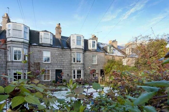 2 Bedroom Flat To Rent In Hardgate, Aberdeen, AB11