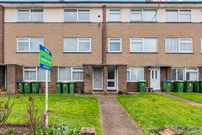 2 Bedroom Flat For Sale In Crescent Road, Sidcup, DA15