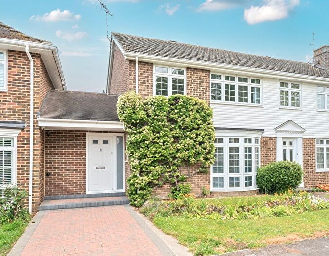 3 Bedroom Semi-Detached House For Sale In Woodcourt Close, Sittingbourne, Kent, ME10
