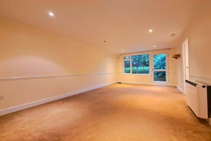 1 Bedroom Flat To Rent In Durham Road, Bromley, BR2