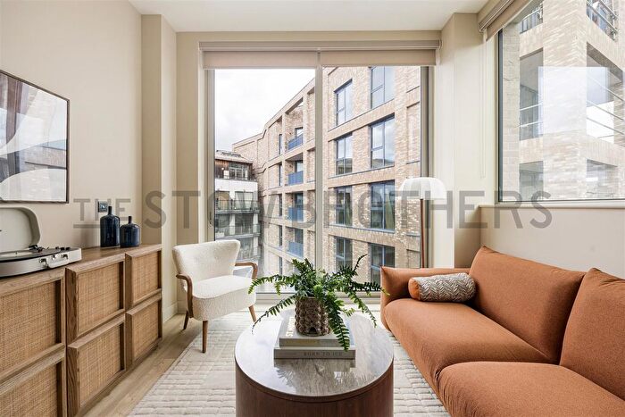 2 Bedroom Flat To Rent In Bridle House, Stables Yard, London, E3