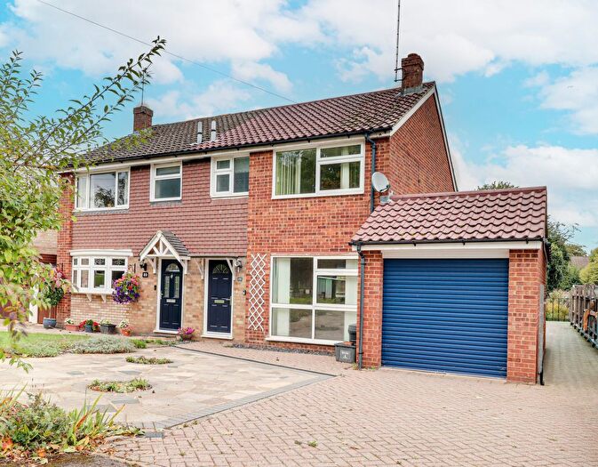 3 Bedroom Semi-Detached House For Sale In Wheatlock Mead, Redbourn, AL3