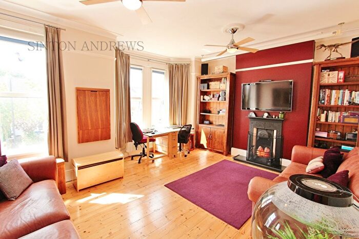 2 Bedroom Flat To Rent In First Floor, Egerton Gardens, Ealing, W13