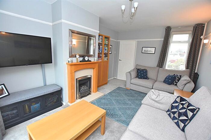 3 Bedroom Semi-Detached House For Sale In Northway, Holmes Chapel, CW4