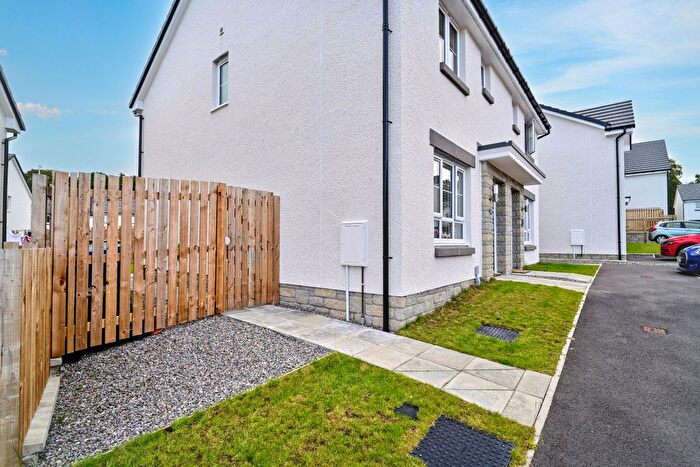 3 Bedroom Semi-detached House For Sale In Tarradale Place, Inverness, IV2