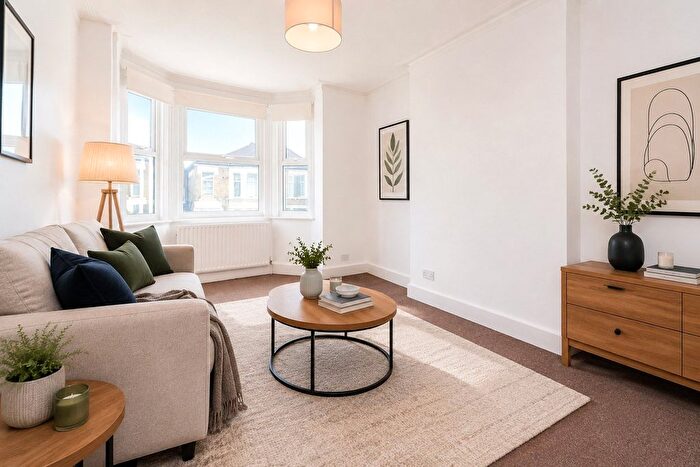 2 Bedroom Flat To Rent In Roxwell Road, W12