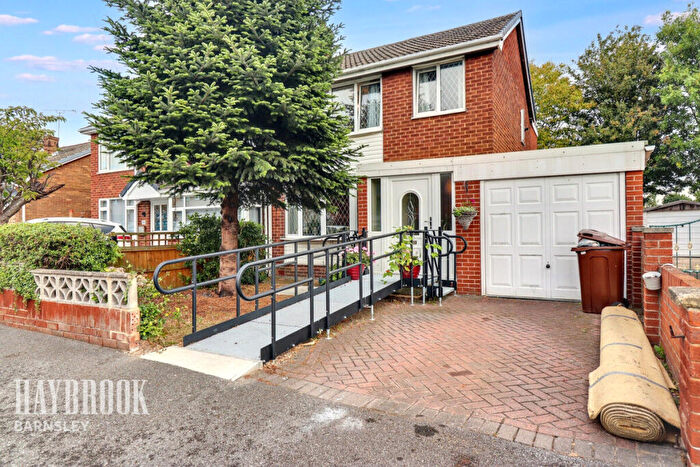 3 Bedroom Semi-Detached House For Sale In Norwood Drive, Brierley, S72