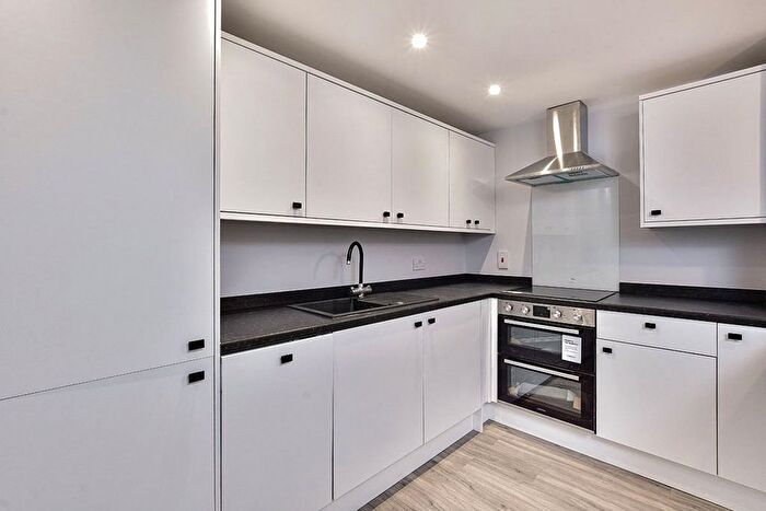 1 Bedroom Flat To Rent In Bank Street, Tonbridge, Kent, TN9