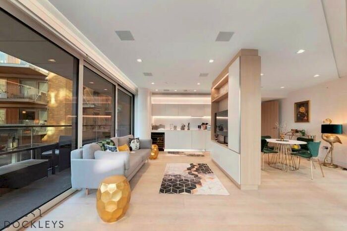 2 Bedroom Flat To Rent In Duchess Walk, London, SE1