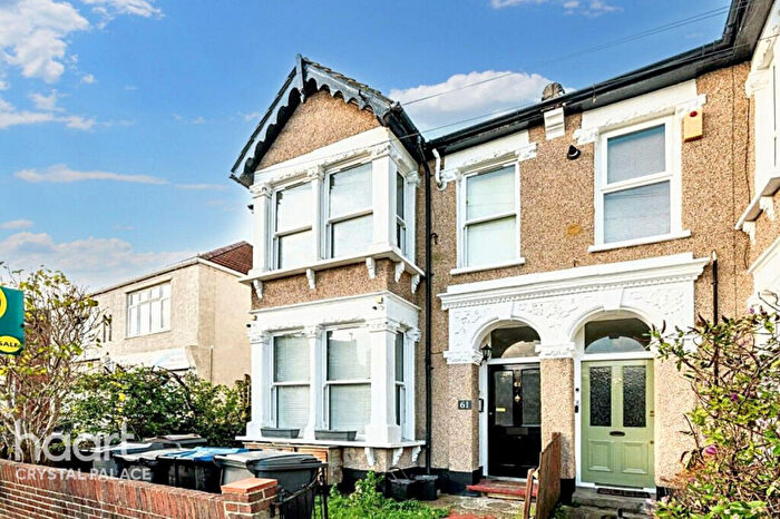 2 Bedroom Flat For Sale In Woodside Green, London, SE25