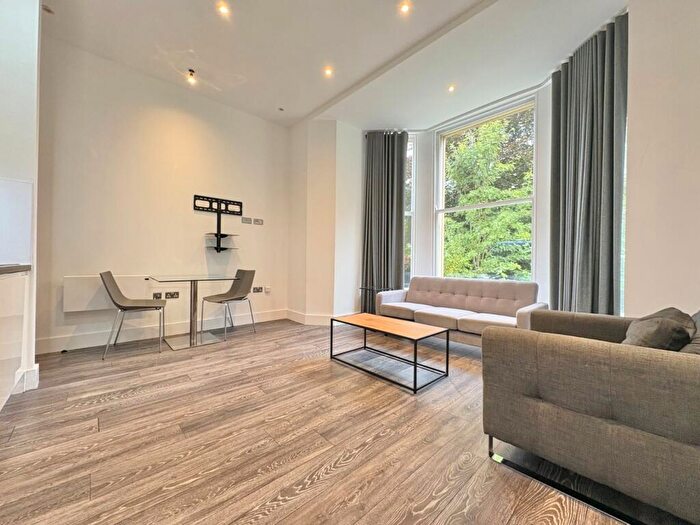 2 Bedroom Flat To Rent In Cardigan Road, Headingley, Leeds, LS6