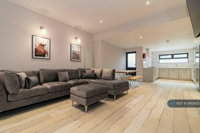 6 Bedroom Terraced House To Rent In Woodcroft Road, Liverpool, L15