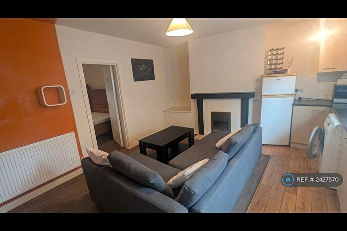 1 Bedroom Flat To Rent In Bradford Road, Cleckheaton, BD19