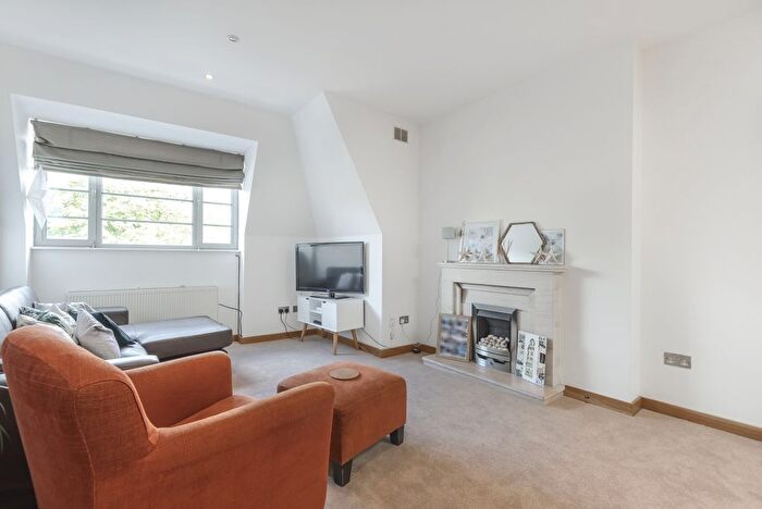 2 Bedroom Flat To Rent In Romeyn Road, Streatham, London, SW16