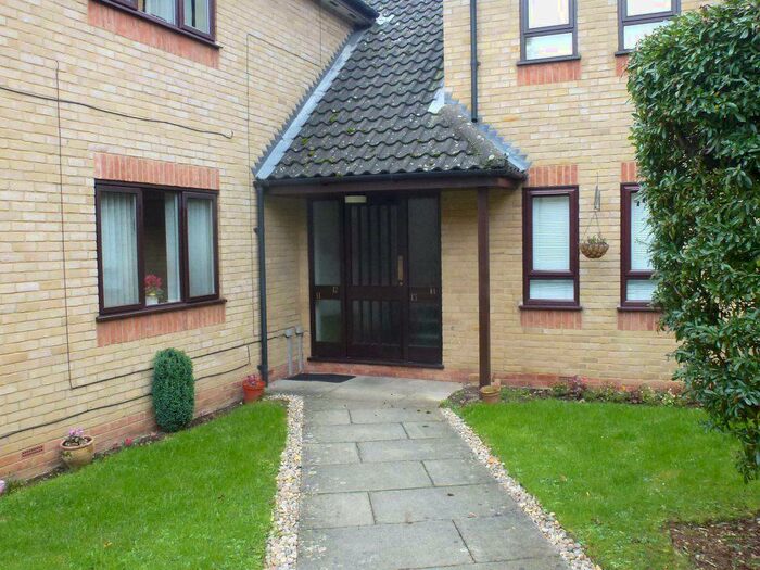 2 Bedroom Flat To Rent In Yew Tree Court, Bury St Edmunds, IP33