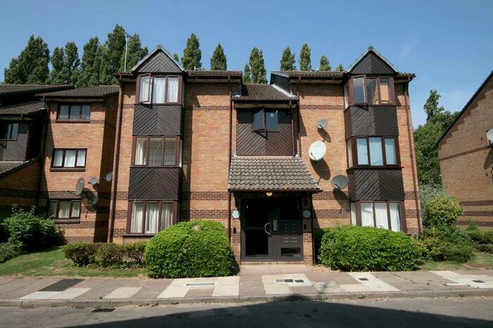 Studio To Rent In Harp Island Close, London, NW10