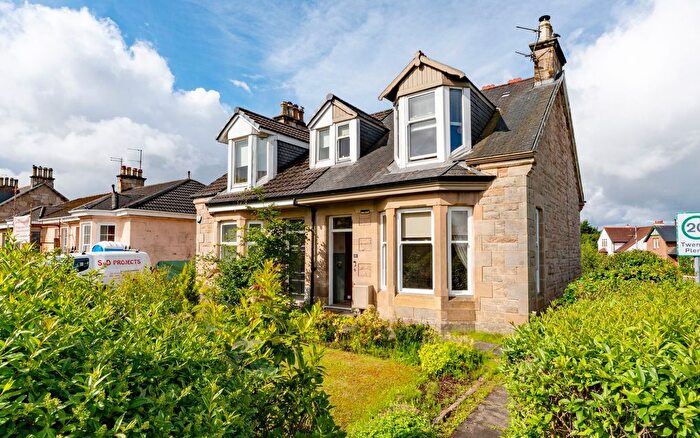 3 Bedroom Semi Detached House For Sale In Lenzie Road, Stepps, G33