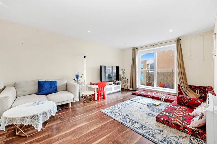 2 Bedroom Flat For Sale In Bromyard Avenue, London, W3