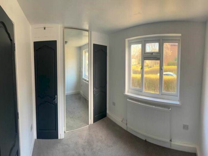 1 Bedroom Flat To Rent In Turnsteads Drive, Cleckheaton, BD19
