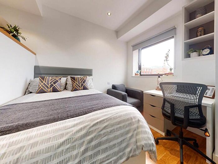 Apartment To Rent In Apt, Q Two Residence #, LS1