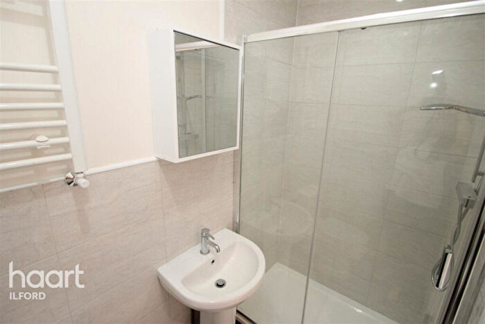 Studio To Rent In Holland Park Avenue, Ilford, IG3