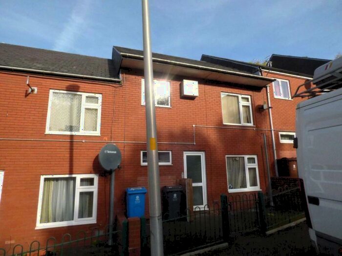 2 Bedroom Flat To Rent In Ramsden Street, Oldham, Greater Manchester, OL1