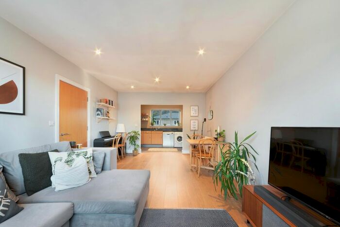 1 Bedroom Flat To Rent In Towergate, Pages Walk, SE1