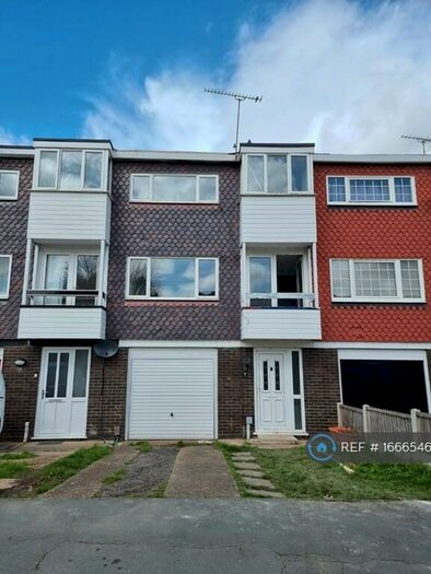 5 Bedroom Terraced House To Rent In Trindehay, Basildon, SS15