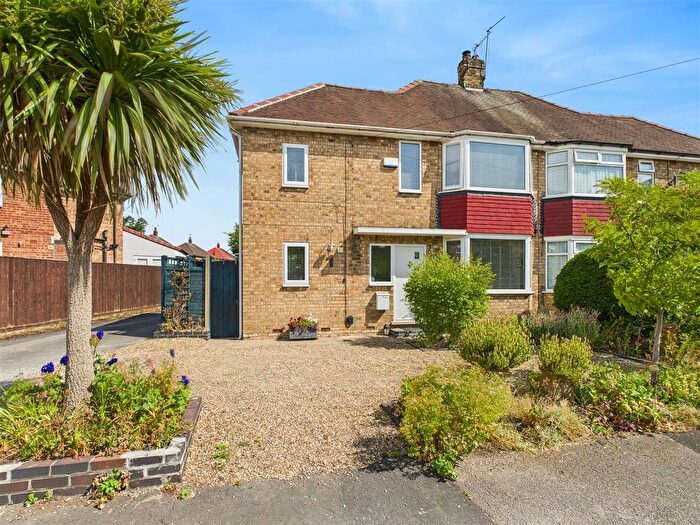 3 Bedroom Semi-Detached House For Sale In Queens Close, Cottingham, HU16