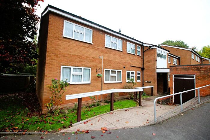 2 Bedroom Flat For Sale In Arden Close, Wollaston, Stourbridge, DY8