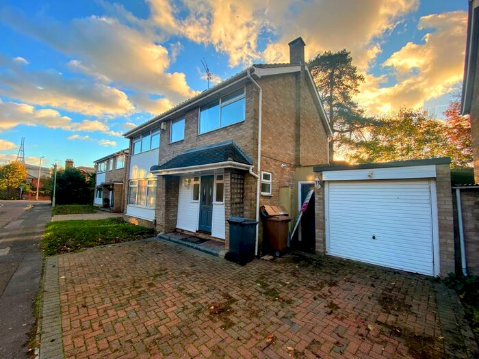 4 Bedroom House To Rent In Llewellyn Close, Chelmsford, CM1