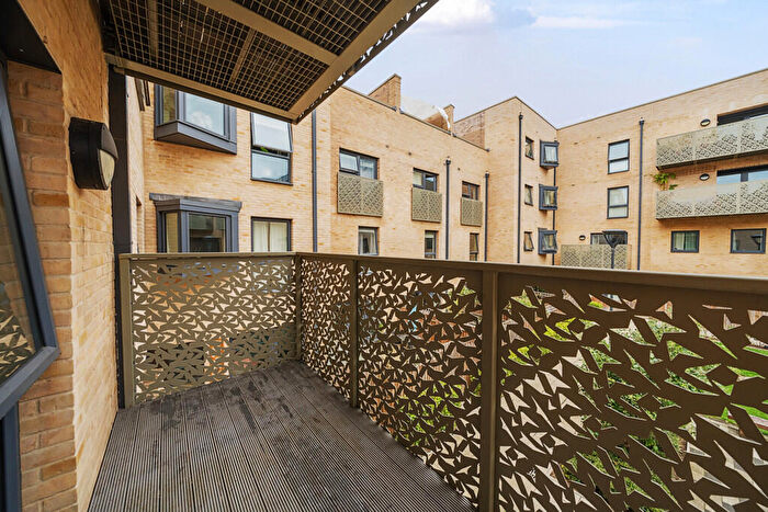 1 Bedroom Apartment For Sale In Elmington Road, Camberwell, London, SE5