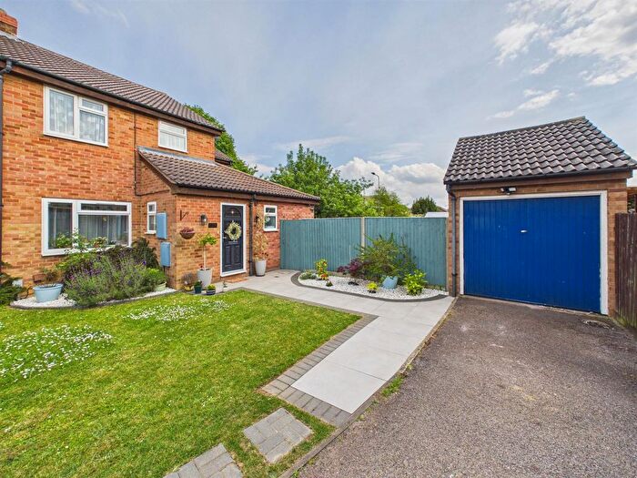5 Bedroom Semi-detached House For Sale In Colston Close, Calcot, Reading, RG31