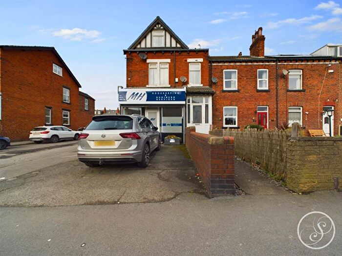 3 Bedroom Flat To Rent In Cross Green Lane, Halton, Leeds, LS15