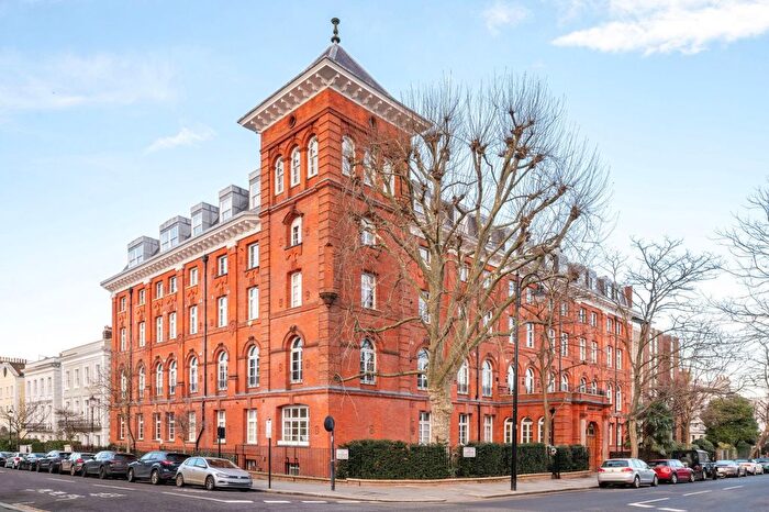 3 Bedroom Flat For Sale In Thornbury Court, - Chepstow Villas, W11