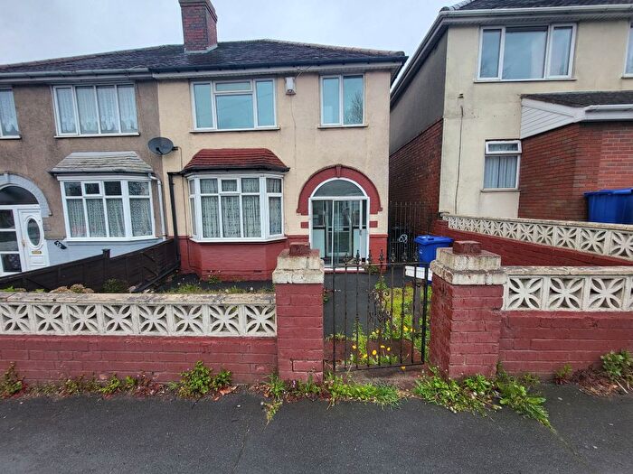 3 Bedroom Semi Detached House To Rent In Stourbridge Road, Dudley, DY1