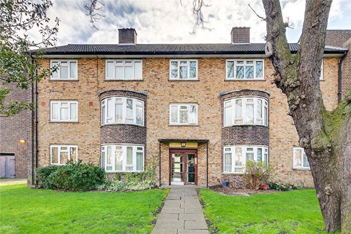 3 Bedroom Flat For Sale In Roupell Road, Streatham, SW2