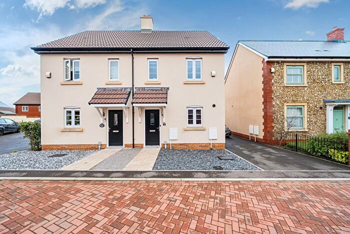 2 Bedroom Semi Detached House For Sale In Kings Lane, Taunton, TA1