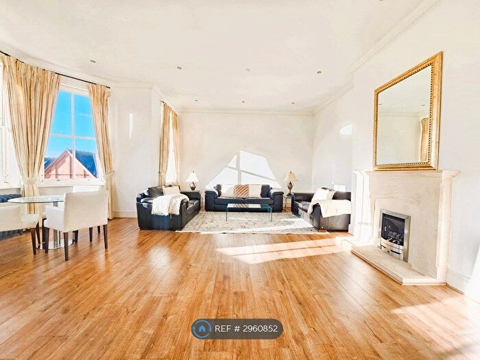 3 Bedroom Flat To Rent In Devonshire House, Woodford Green, IG8