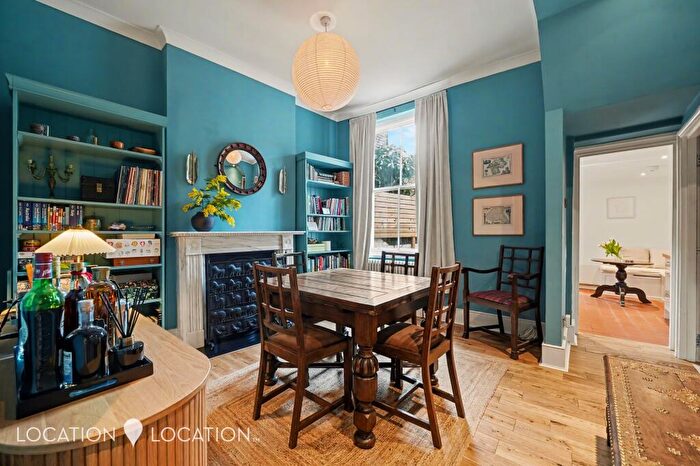 2 Bedroom Flat For Sale In Winston Road, London, N16