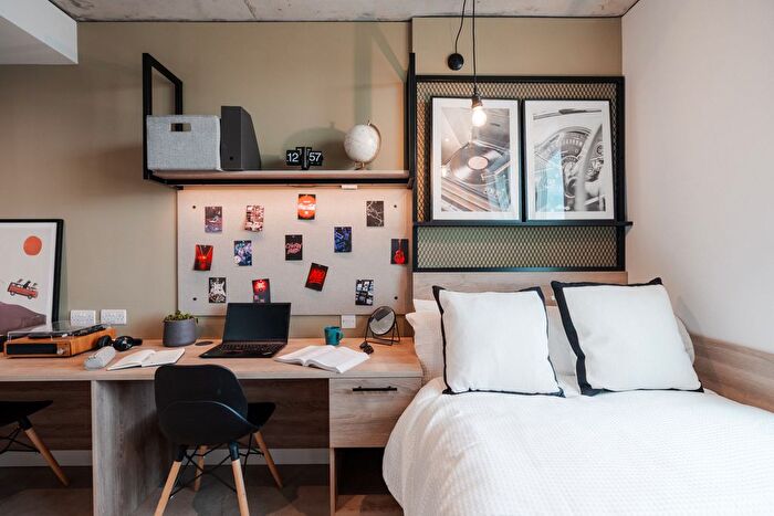 Studio To Rent In Ruby Street, London, SE15
