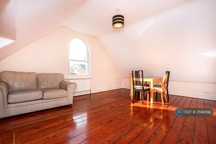 2 Bedroom Flat To Rent In Halesworth Rd, London, SE13