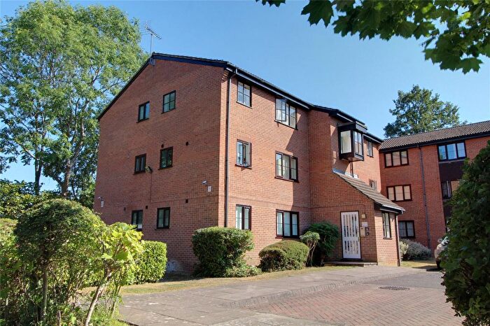 1 Bedroom Studio For Sale In Tempsford Close, Enfield, Middlesex, EN2