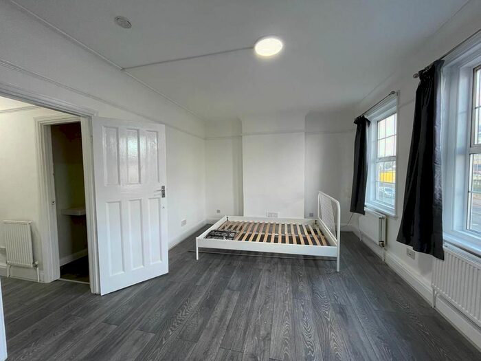 Studio To Rent In Kenton Road, Kenton, HA3