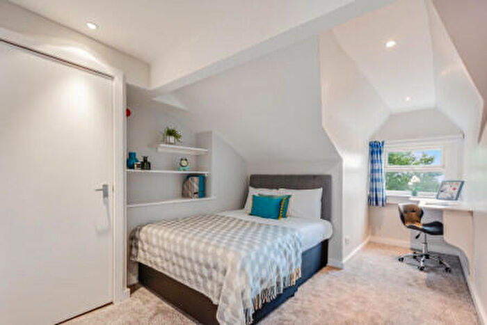2 Bedroom Flat To Rent In Burley Road, Leeds, LS4