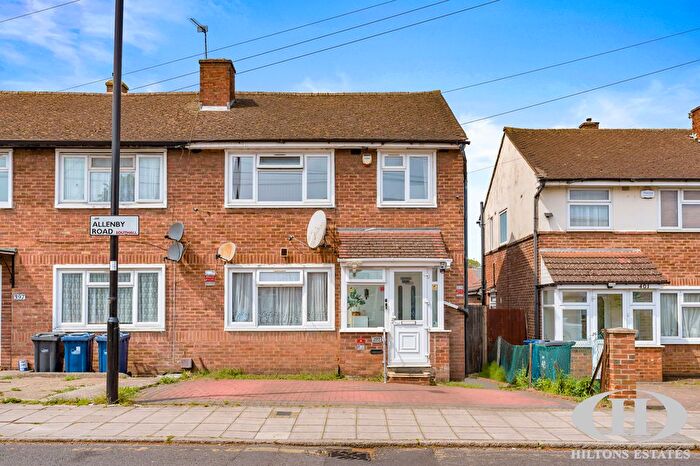 5 Bedroom Semi-Detached House For Sale In Allenby Road, Southall, UB1