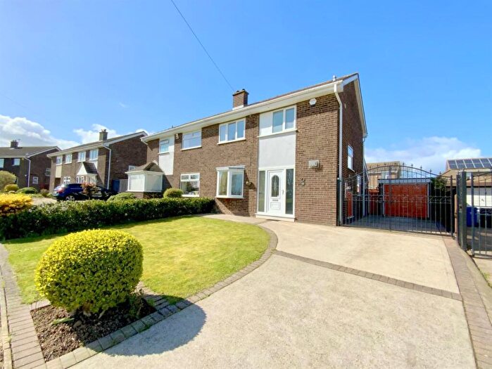 3 Bedroom Semi-Detached House For Sale In Broadway, Grimsby, DN34