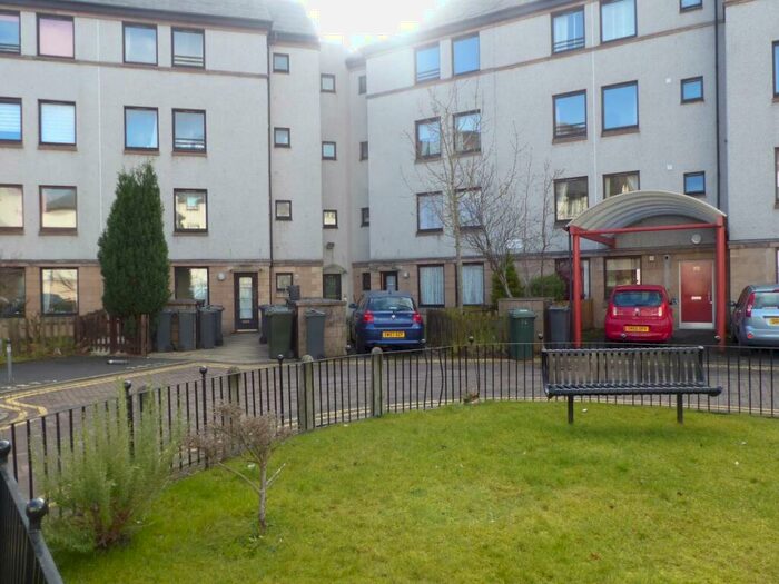 2 Bedroom Flat To Rent In Terrars Croft, Edinburgh, EH8